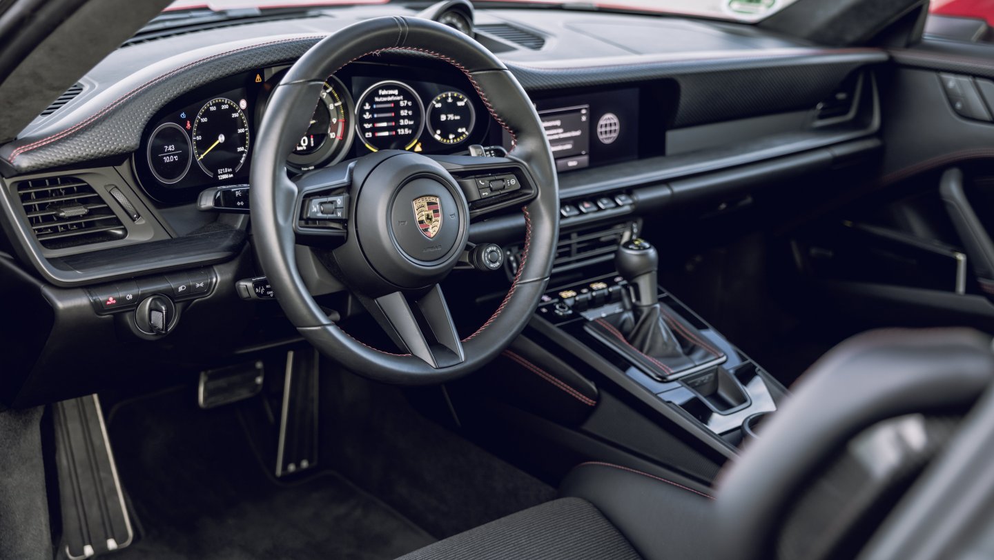 Porsche 911 992 inside